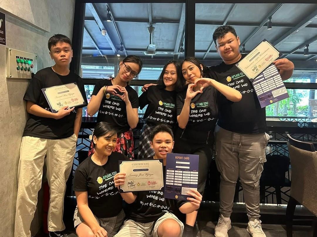 Apsari Education homeschooling students celebrating their report cards