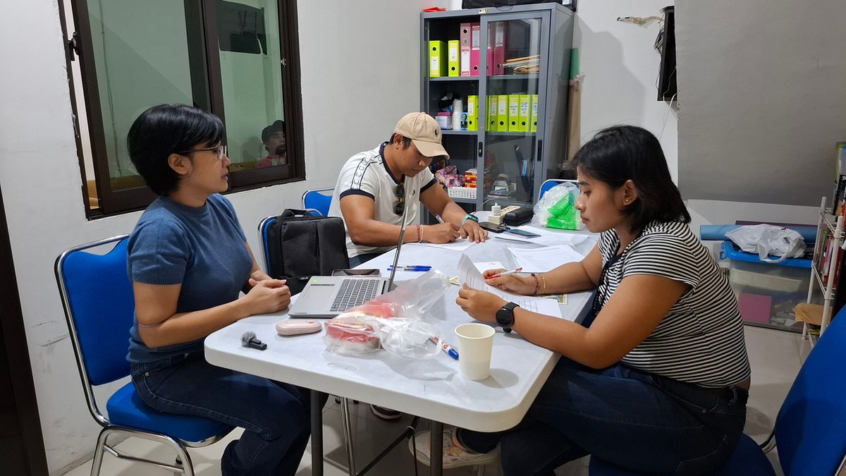 J1 visa interview practice session at Apsari Education